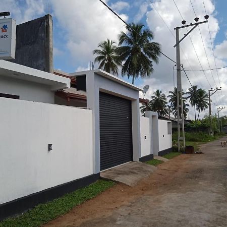 Queens Airport Residence Negombo Eksteriør bilde